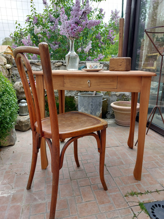 Petite table ancienne
