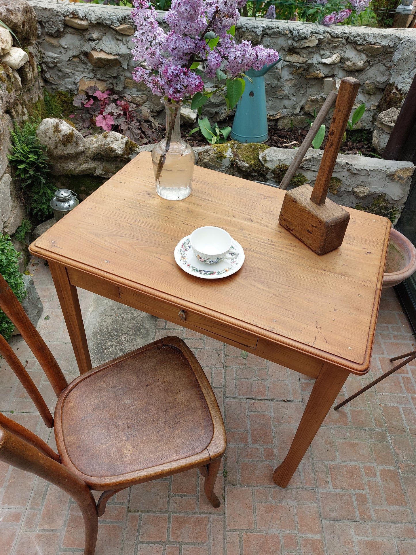 Petite table ancienne