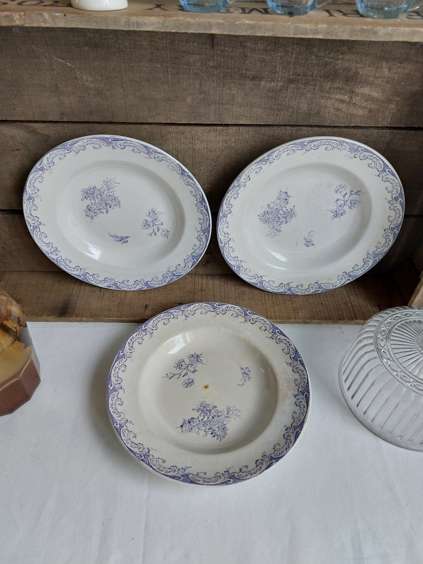 Lot de 3 assiettes creuses Terre de Fer Creil et Montereau Modèle LOUIS XV décor mauve