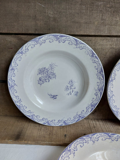 Lot de 3 assiettes creuses Terre de Fer Creil et Montereau Modèle LOUIS XV décor mauve