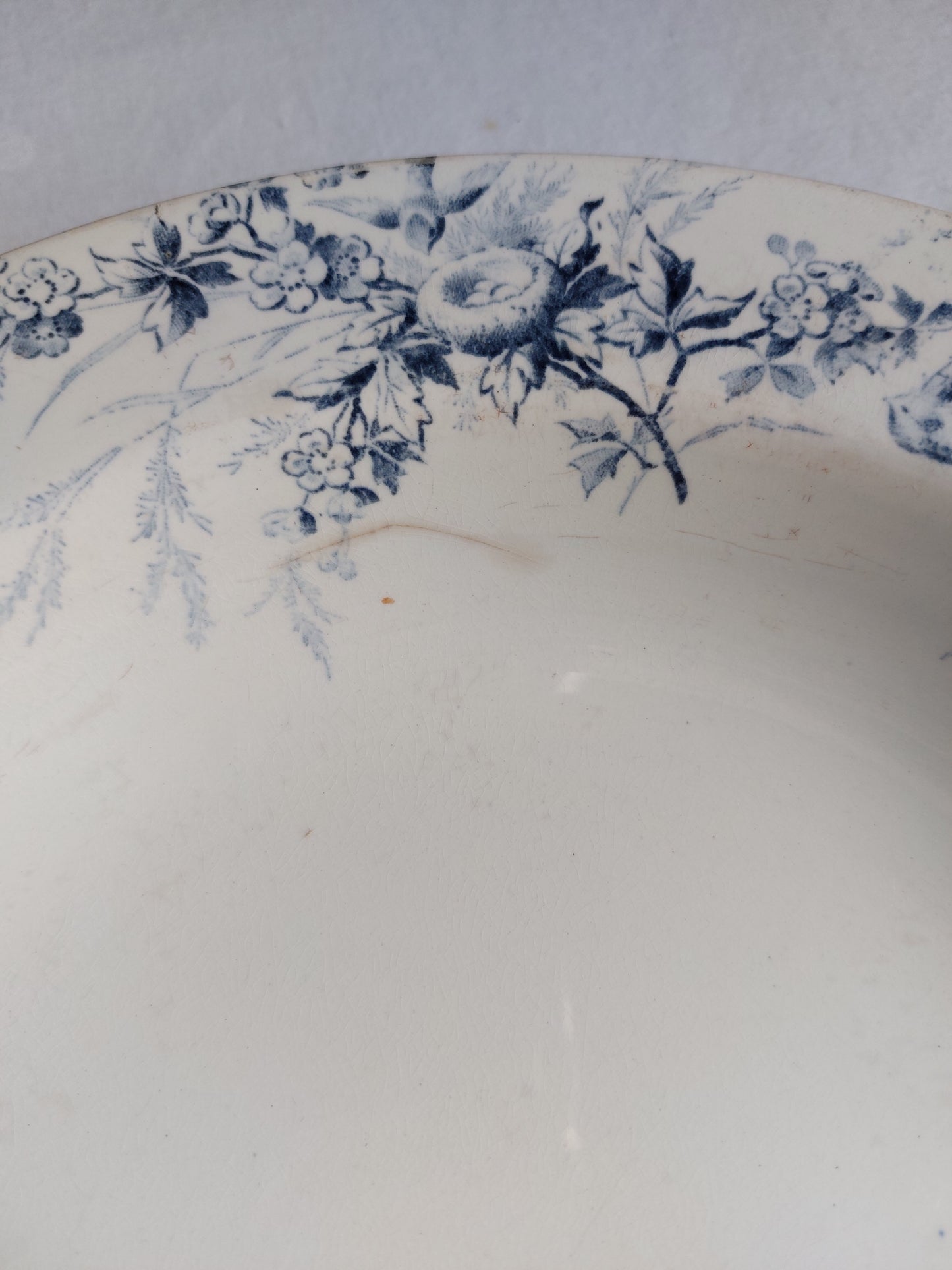 Plat creux Terre de Fer Creil et Montereau modèle Linotte