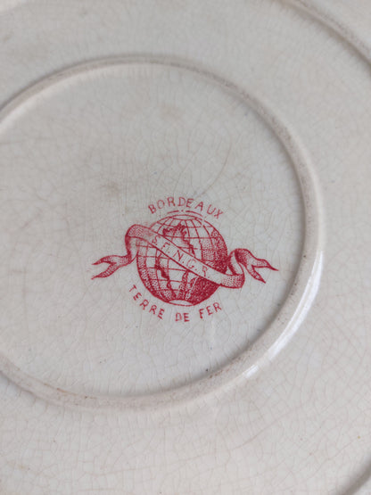 Plat rond Terre de Fer S.F.N.G.R. modèle Bordeaux rose