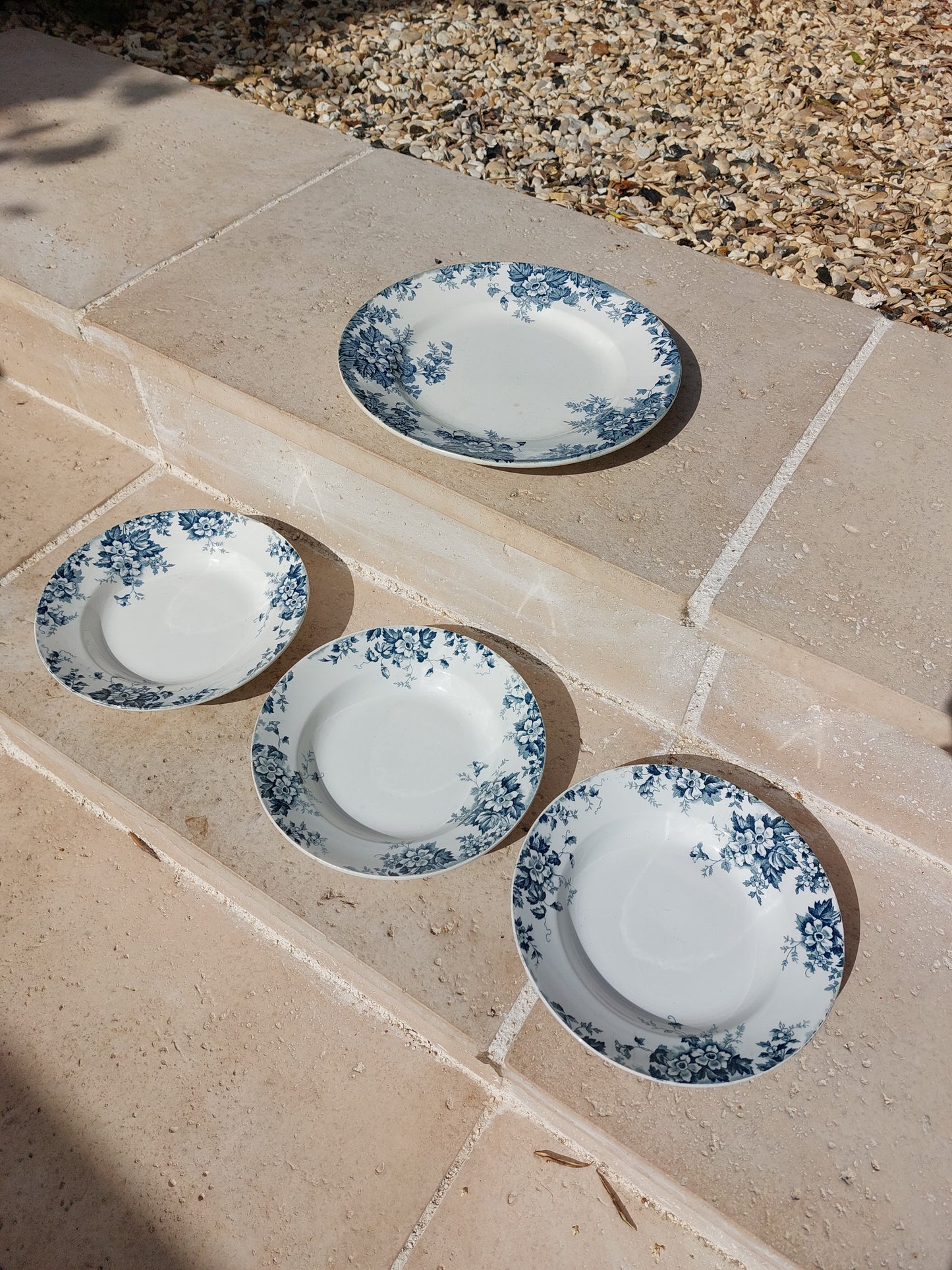 Lot de 3 assiettes creuses et 1 plat rond Terre de Fer St Amand & Hamage