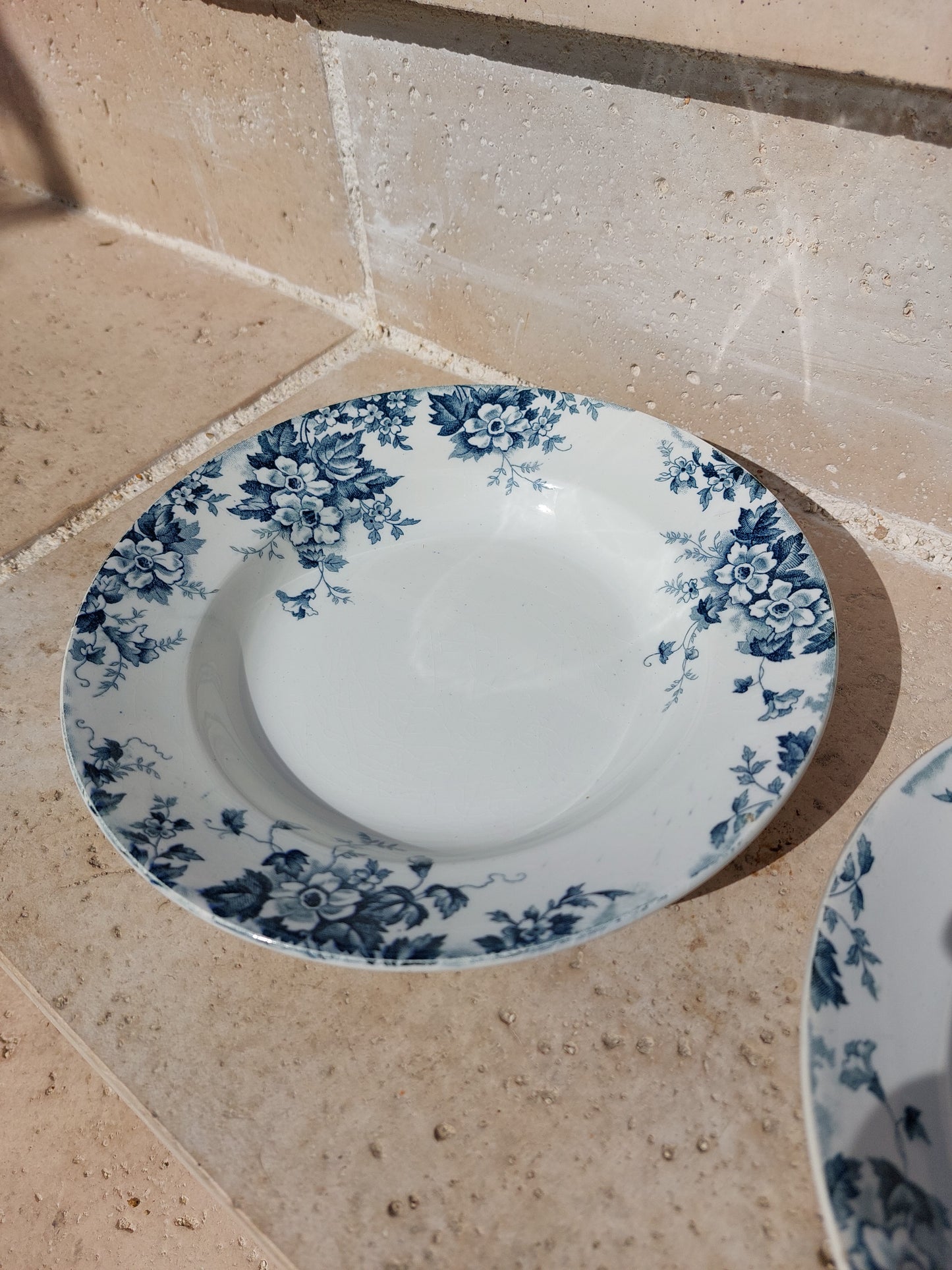 Lot de 3 assiettes creuses et 1 plat rond Terre de Fer St Amand & Hamage