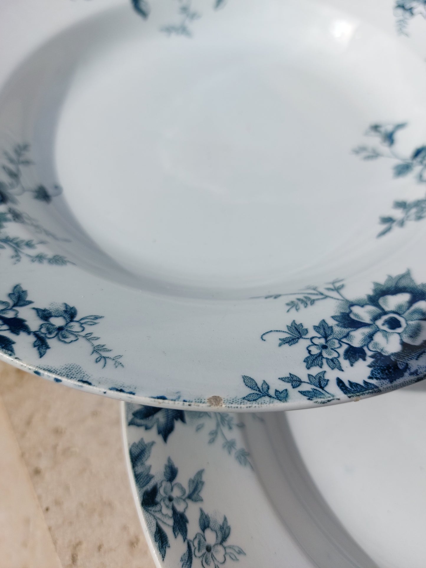 Lot de 3 assiettes creuses et 1 plat rond Terre de Fer St Amand & Hamage