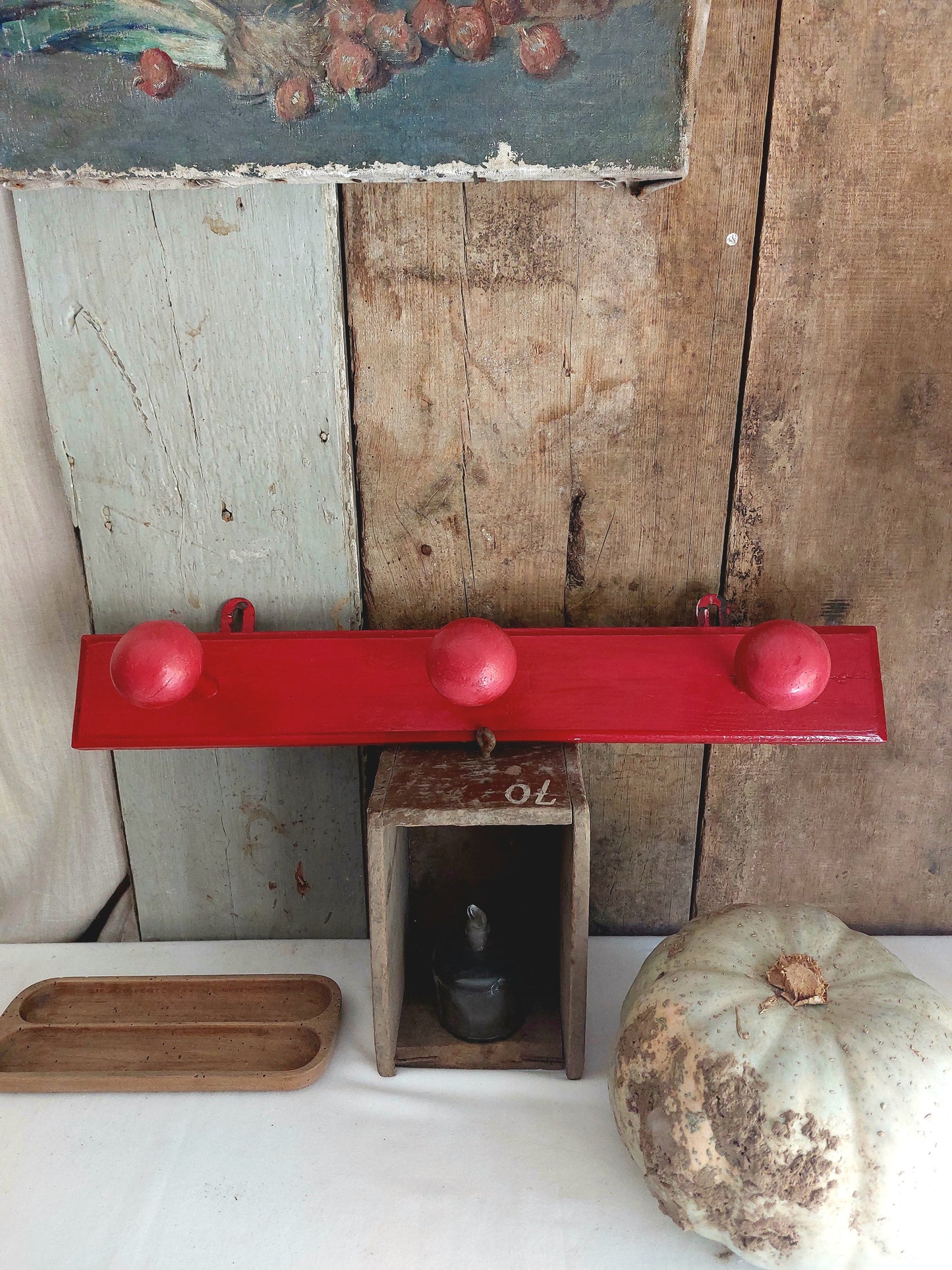 Ancienne patère patinée rouge