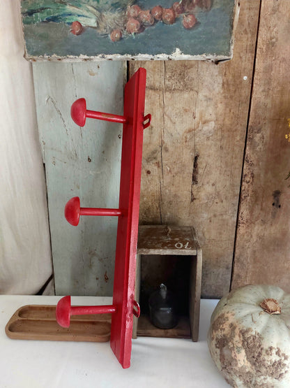 Ancienne patère patinée rouge