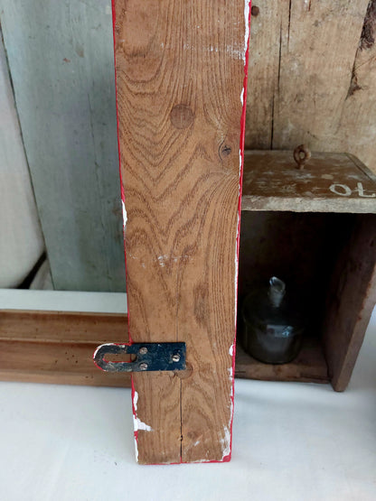 Ancienne patère patinée rouge