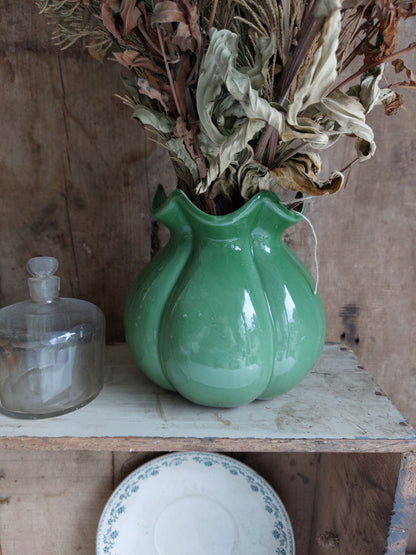 Vase corolle en céramique vert