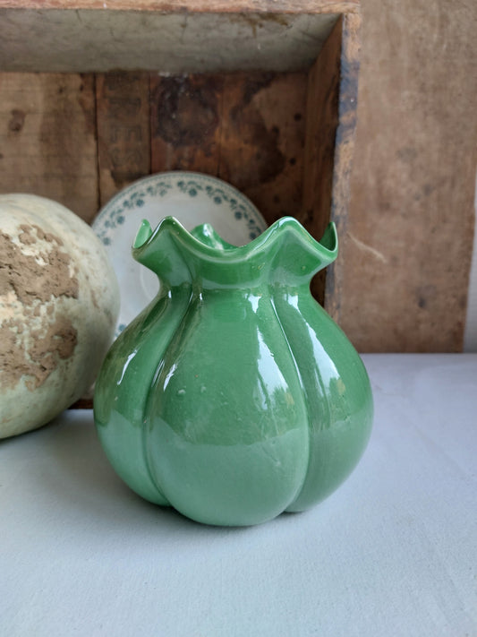 Vase corolle en céramique vert