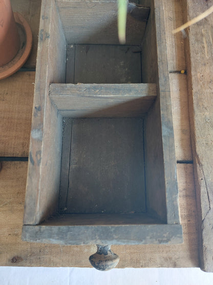 Ancien tiroir à compartiments en bois