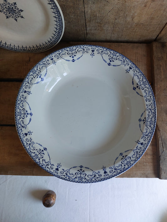Grand plat creux rond Terre de Fer « Balzac » Choisy le Roi