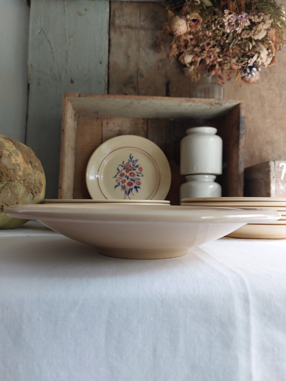 Lot de 7 assiettes plates, 7 assiettes à dessert, 1 plat creux Badonviller modèle « Francine »