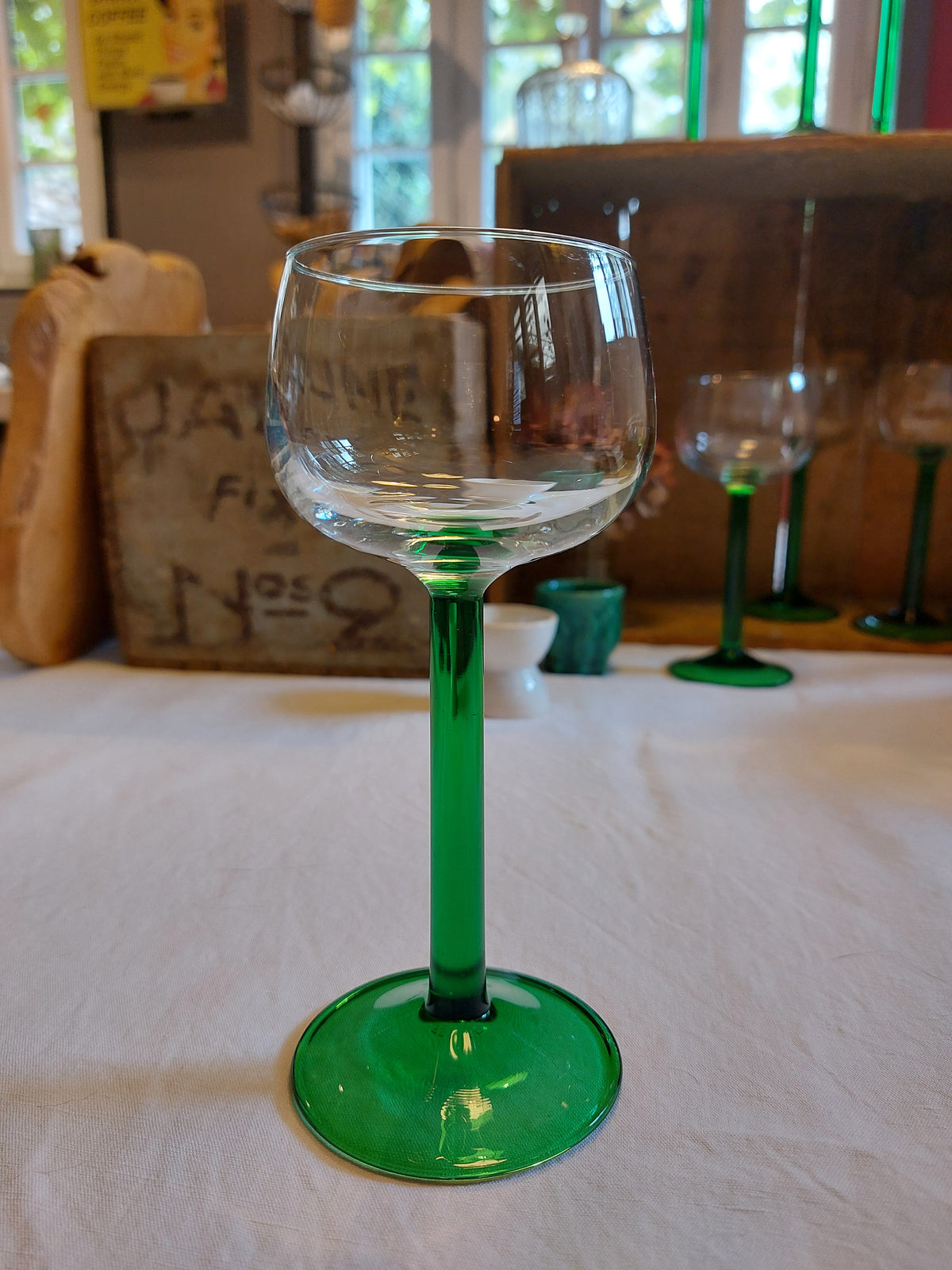 Ensemble de 8 verres à pied vintage
